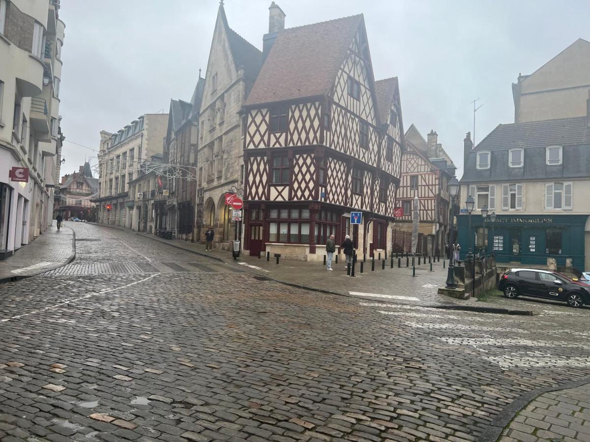 Charmant T2 Plein Centre Ville Et Proche Gare Bourges Esterno foto